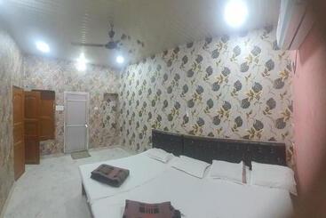 بنسيون Shri Bholanath Atithi Bhawan