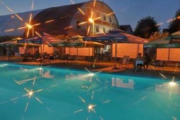 تختخواب و صبحانه Sportski Centar Okanik