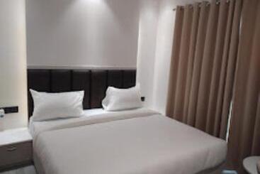 فندق Midtown , Bareilly