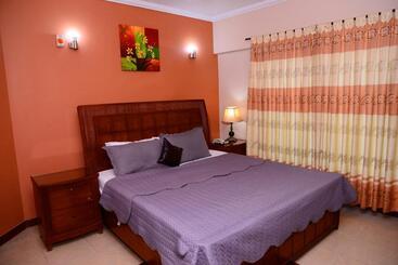 Mir Continental Hotel & Restaurant