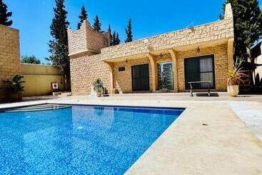 پانسیون Bungalow Kousmat 1