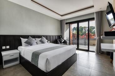 פנסיון Djenek Seminyak