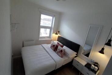 ペンション Home Away From Home