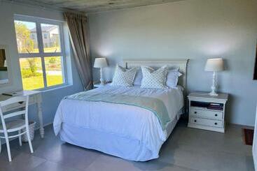 ペンション The Lily Suite