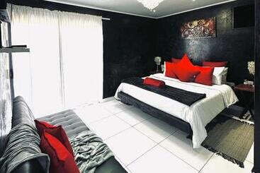 פנסיון The Olive Branch Guesthouse And Animal Sanctuary