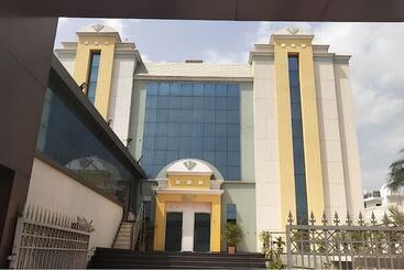 فندق Club 7 Resort And Banquets