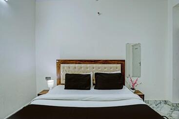 酒店 Oyo The Adiitya Inn