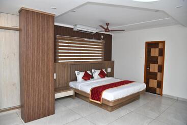 酒店 Rays Inn Boarding And Lodging