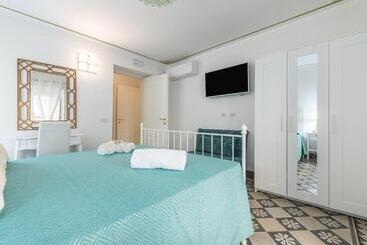 膳宿费 La Buona Stella