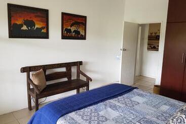 פנסיון Solitude On Somerset