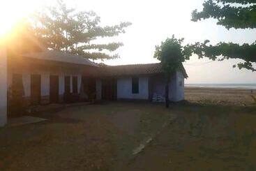 فندق صغير Penginapan & Homestay Geopark Ciletuh