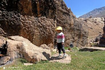 مبيت وإفطار Flying Monk Huts And Restaurant