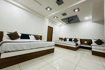 Отель Dwarika Inn By Mantram Hospitality