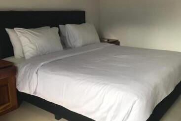 בית מלון כפרי Pohon Purba Resort & Restaurant