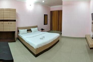 호텔 Tirupati Guest House