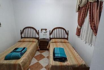 Пансион Hostal Algaidas