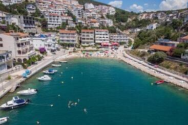 پانسیون Rooms And Apartments Matuško