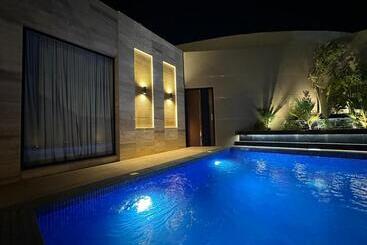 פנסיון The Palms Resort