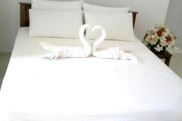 Vintop Hotel & Homestays Gampaha