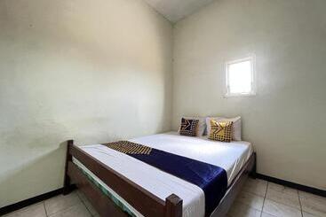 هتل Spot On 93423 Kost Berkah