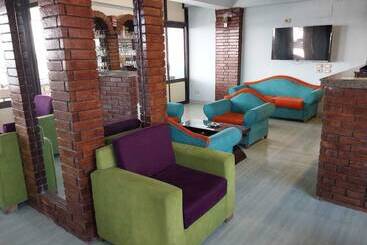 Merry Land Hotel & Roof Top Nile Restaurant Luxor