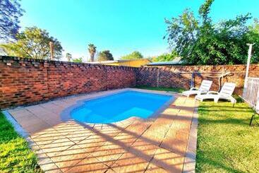 פנסיון Nylstroom Guesthouse