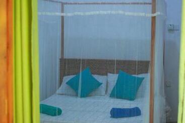 펜션 Yino Villa Midigama