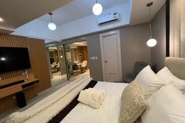 هتل آپارتمان Vibe Condo At Uptown Parksuites Bgc