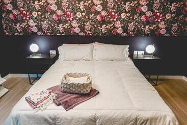 تختخواب و صبحانه Artists Nest