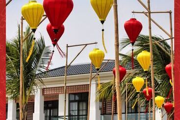 Emerald Ho Tram Resort