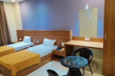 فندق Darshan & Guest House , Paldi