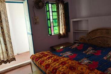 Отель Old Moon Cafe