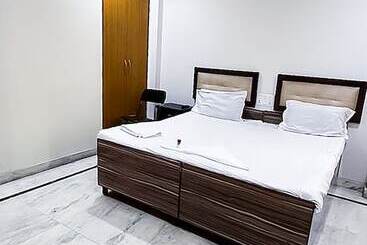 Roomshala 140 Hotel 24&7 Malviya Nagar