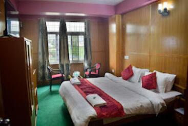 בית מלון כפרי Tawang Holiday Tawang