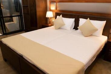 ホテル Woodgrove Cabanas