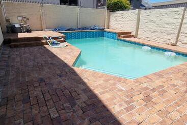 بنسيون Kabana Family Home And Guest House