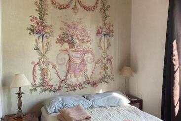 ペンション Museo Viscuso   Ospitalità Six Edens