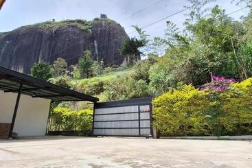 ユースホステル Hospedaje Villa Samara