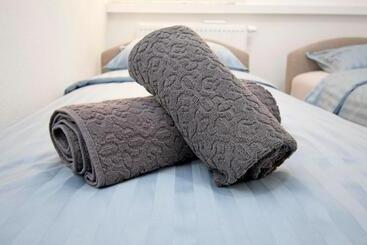 تختخواب و صبحانه Apartmani Sebastijan