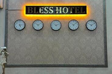 تختخواب و صبحانه Bless