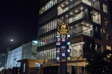 فندق All Starr Club