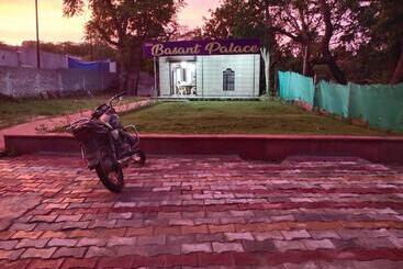 ホテル Basant Palace