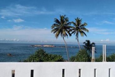 Отель Mariner S Beach Villa