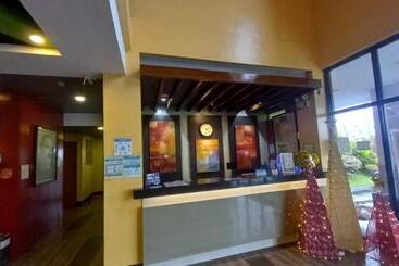 هتل Oyo 1037 Lendes Tourist Inn Main