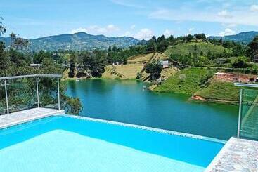 ホテル Paraiso Lago