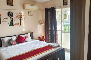 Отель Sancta Maria Airport