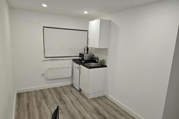 膳宿费 A Home In A Room