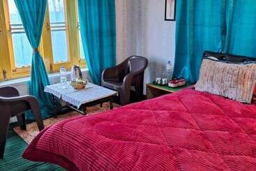 بنسيون Conifer View Guest House