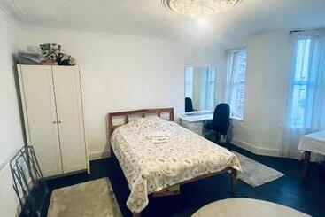 بنسيون Mia Property   Two Mile Hill