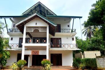 פנסיון Queen Inn Anuradhapura